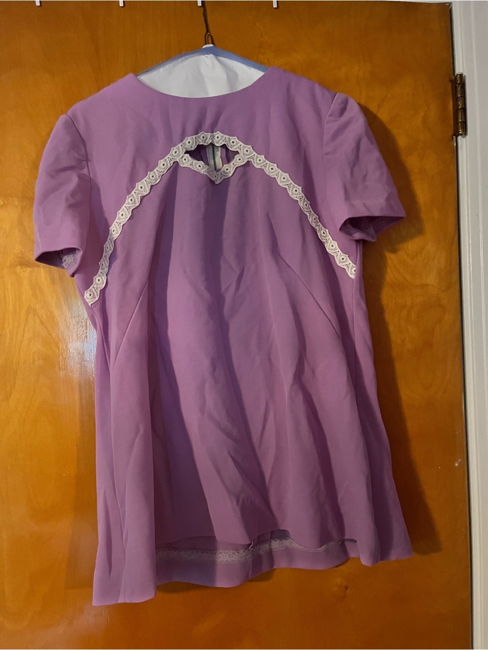 Lilac women's Short-Sleeve Shirt with Lace Trim and Keyhole 80s vintage